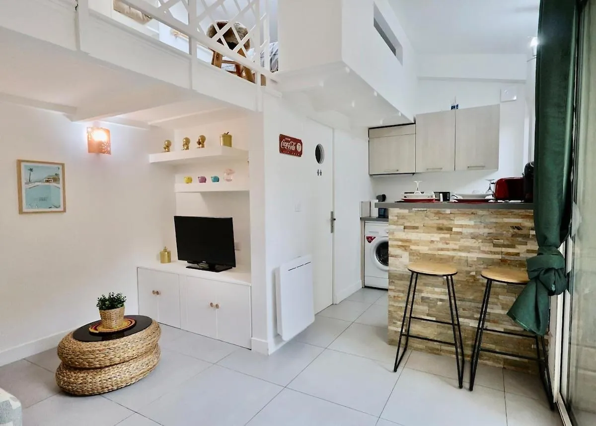 Ancienne Batisse En Plein Coeur Du Port Avec Clim Apartman Nizza