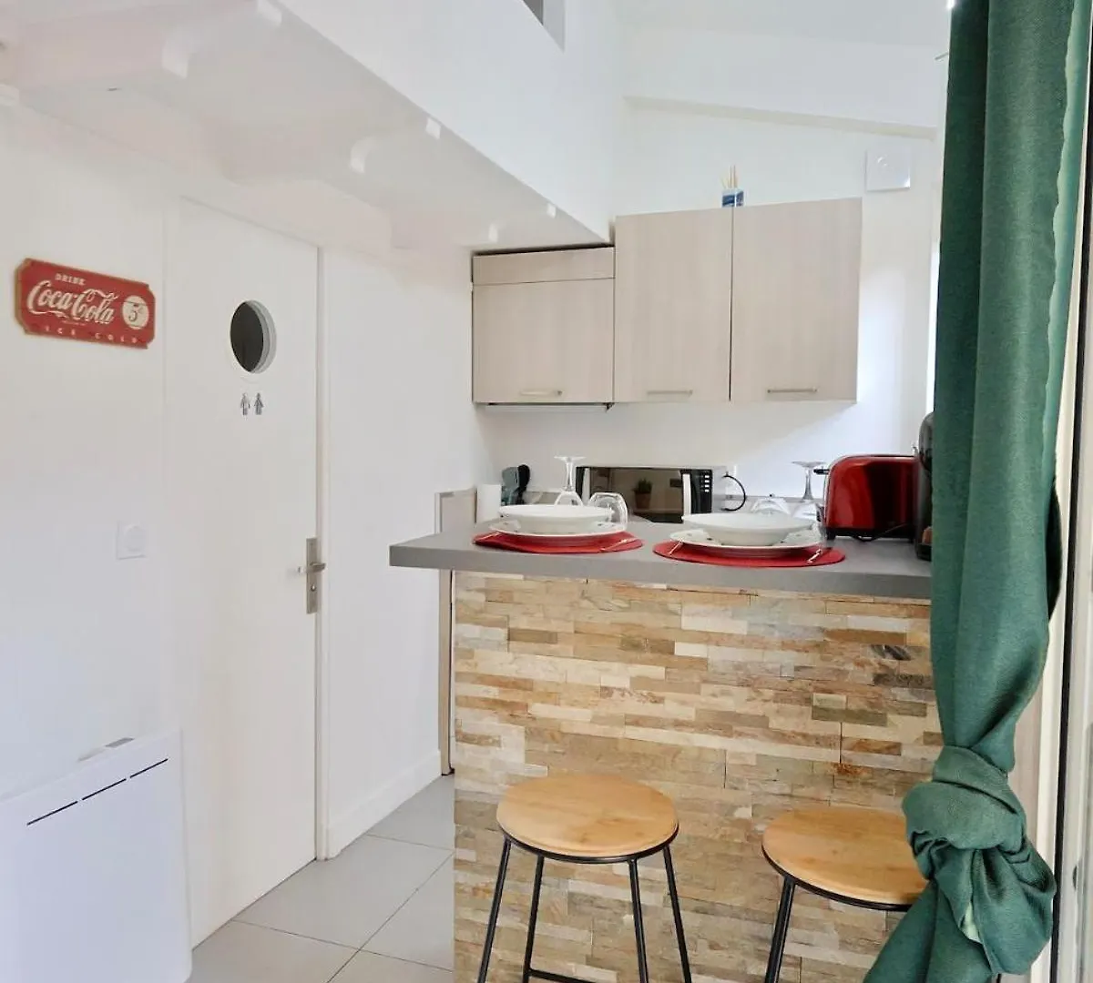 Ancienne Batisse En Plein Coeur Du Port Avec Clim Apartman Nizza